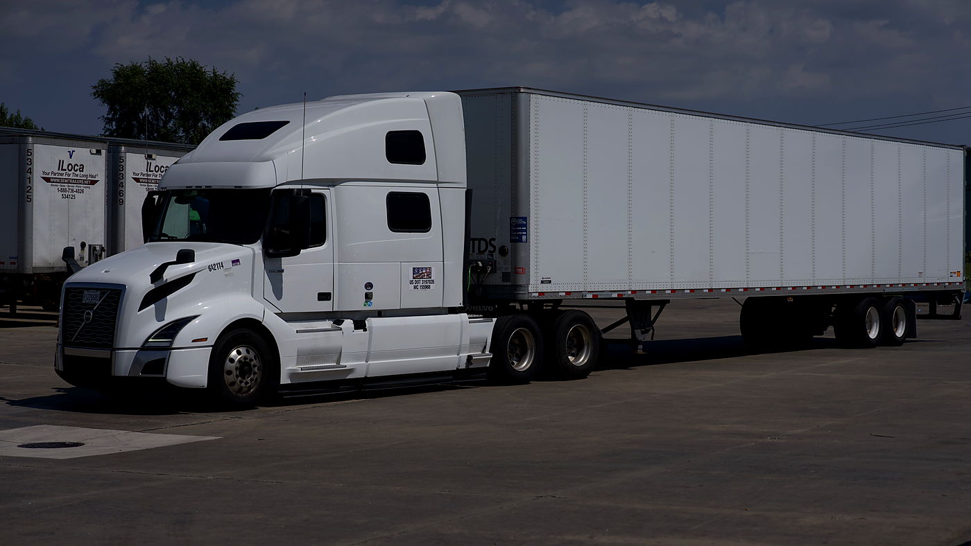 Rogue Carrier tractor and dry van trailer